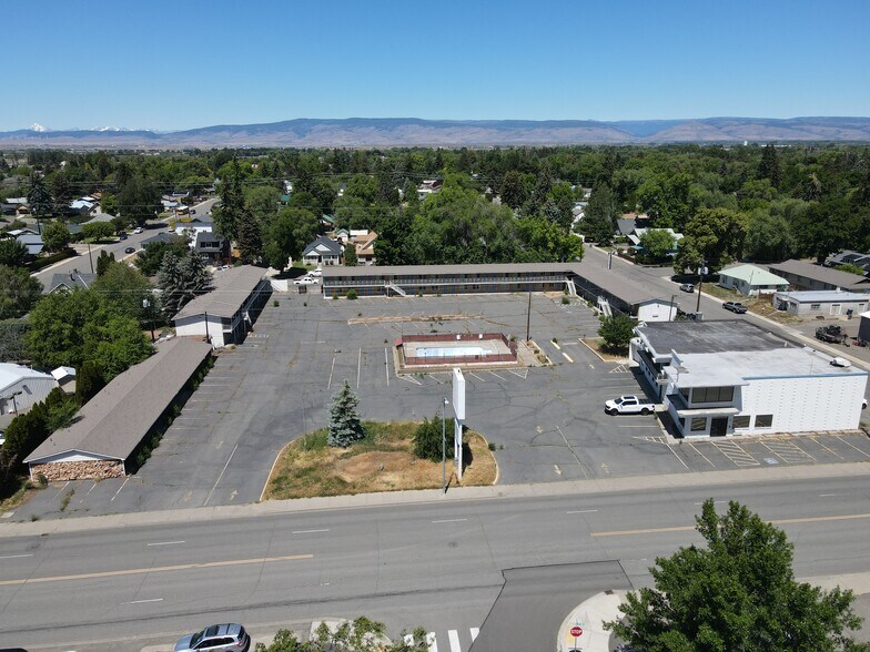 403 W University Way, Ellensburg, WA à vendre - Photo du bâtiment - Image 1 de 25
