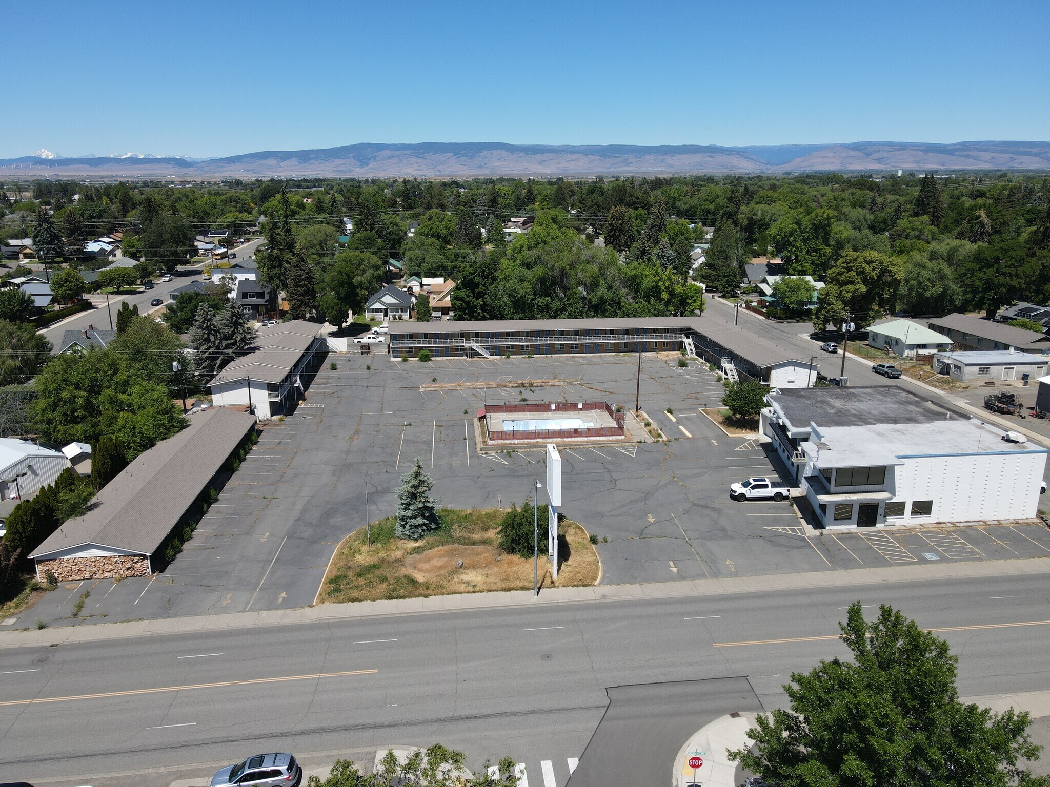 403 W University Way, Ellensburg, WA à vendre Photo du bâtiment- Image 1 de 26
