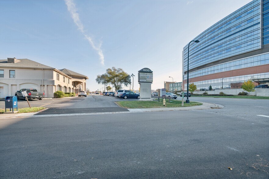 1600 W Dempster St, Park Ridge, IL à louer - Photo du bâtiment - Image 3 de 15