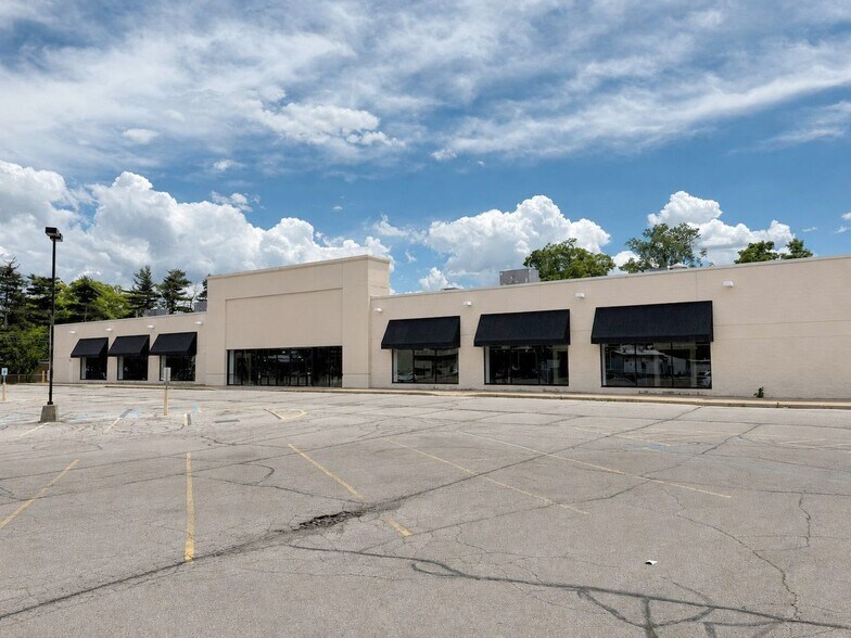4485 Monroe St, Toledo, OH à louer - Photo du bâtiment - Image 2 de 10
