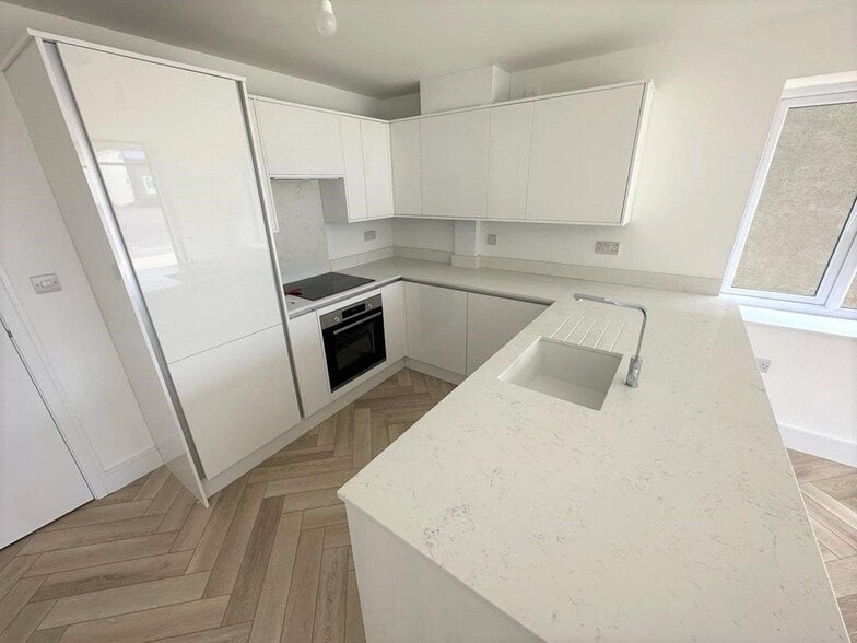 34-38 Spa Rd, Hockley for sale - Interior Photo - Image 2 of 7