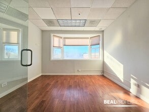 300-310 Happ Rd, Northfield, IL à louer Photo intérieure- Image 2 de 12