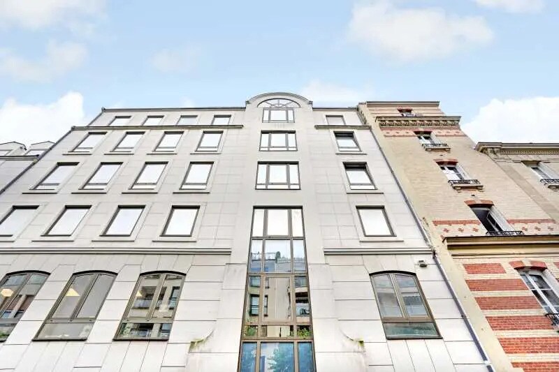 Office in Neuilly-sur-Seine for lease Building Photo- Image 1 of 5