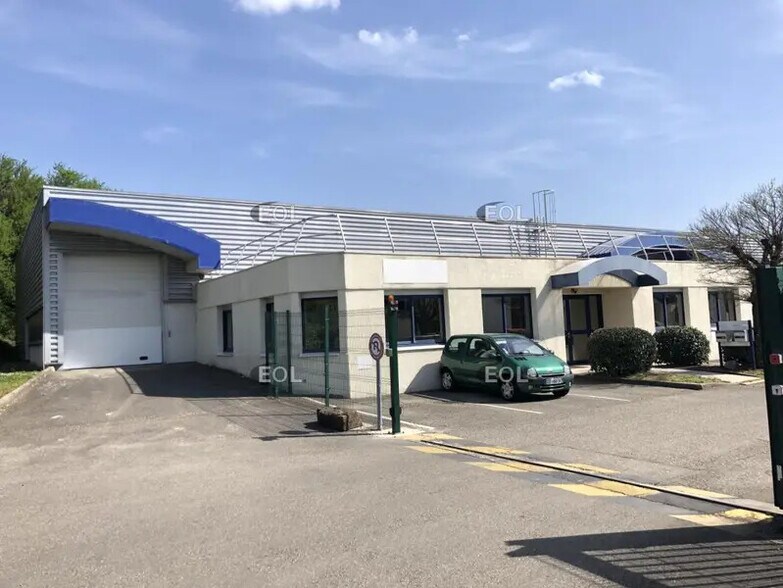 Industrial in Saint-Genis-Laval for lease - Building Photo - Image 1 of 8