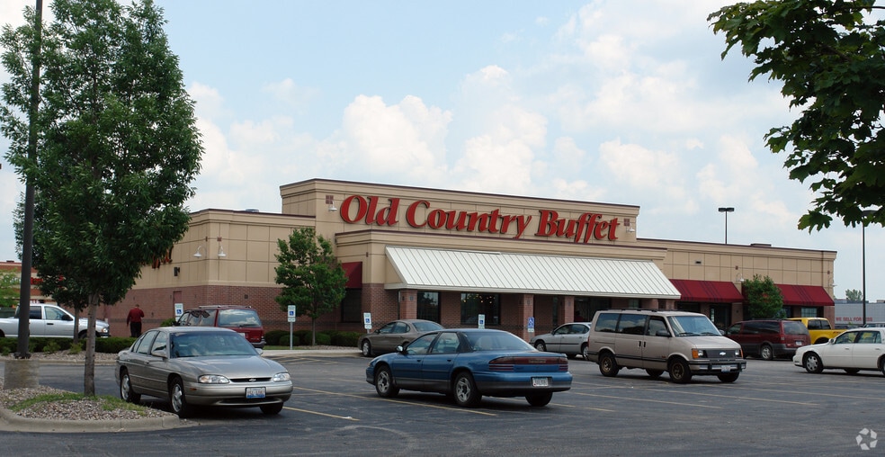 3820-3900 44th Ave, Moline, IL for lease - Building Photo - Image 2 of 8