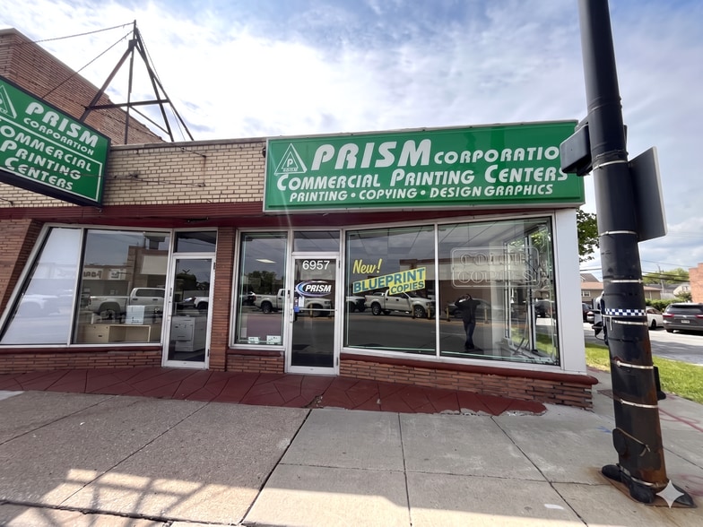 6957 W Archer Ave, Chicago, IL for sale - Building Photo - Image 1 of 3