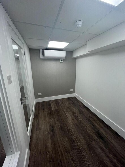 190 Camden High St, London for lease - Building Photo - Image 1 of 9