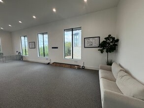 3502 Wild Cherry Dr, Austin, TX for lease Interior Photo- Image 1 of 3