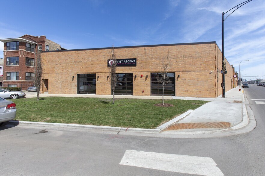 2948 Grand Ave, Chicago, IL à vendre - Photo du bâtiment - Image 2 de 3