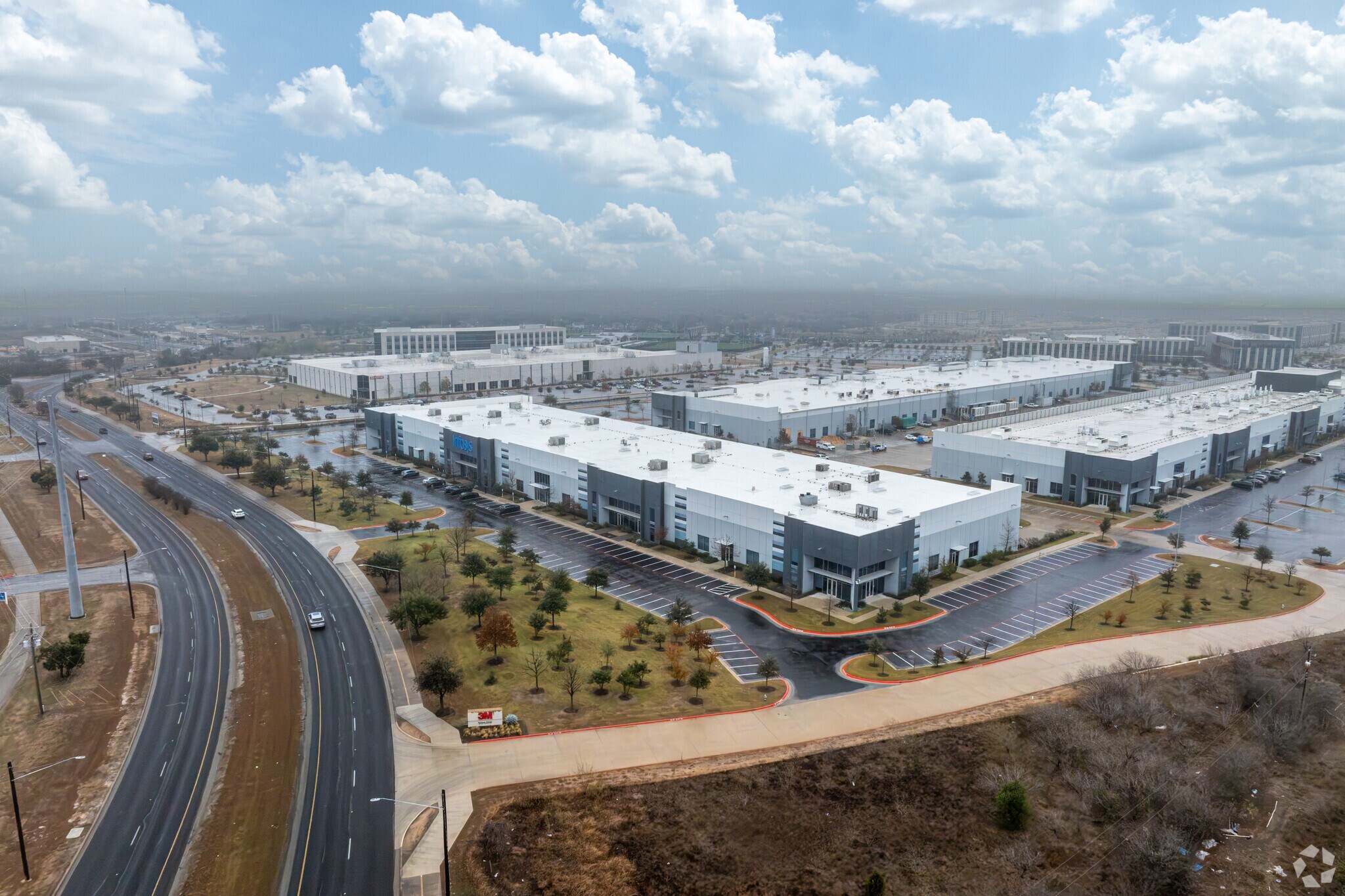 507 E Howard Ln, Austin, TX à louer Photo du bâtiment- Image 1 de 5