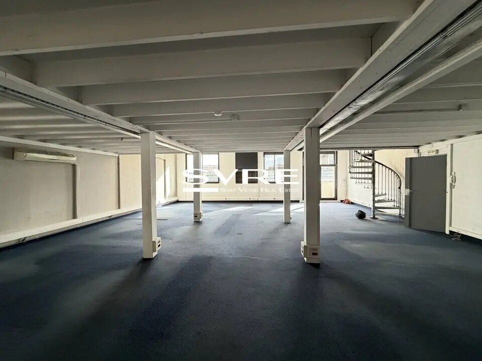 Retail in Marseille for sale Interior Photo- Image 1 of 9