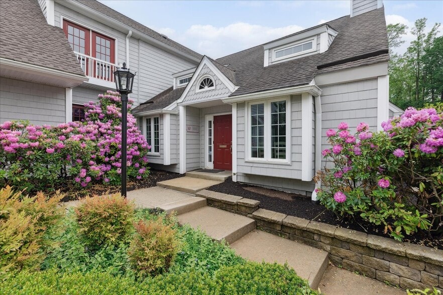 10 Mystic Ln, Malvern, PA for sale - Building Photo - Image 2 of 36