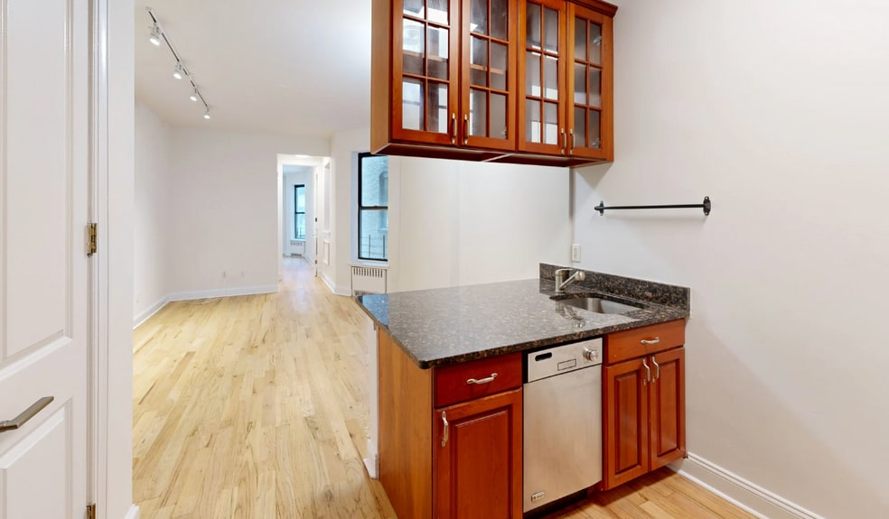 360 W 119th St, New York, NY for sale - Matterport 3D Scan - Image 2 of 24
