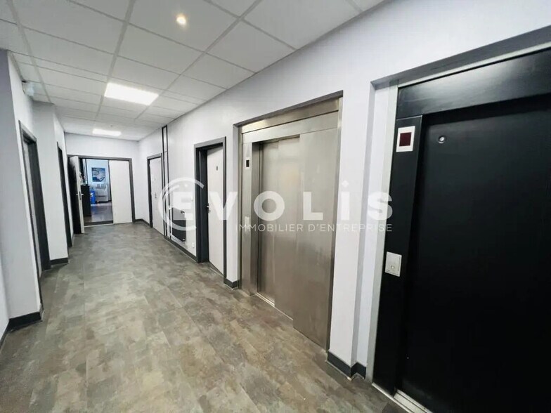 Bureau dans Montreuil à louer - Hall d’entrée - Image 2 de 7