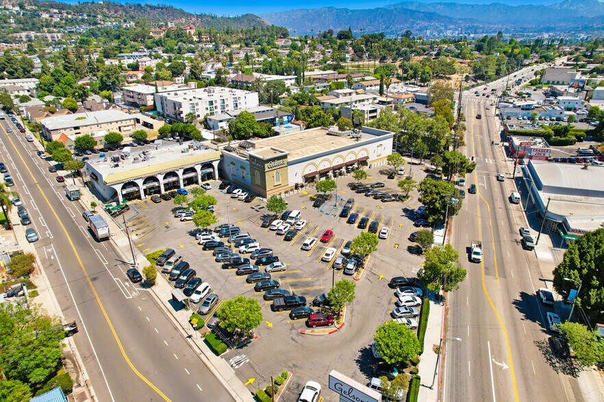 2712-2732 Griffith Park Blvd, Los Angeles, CA for lease - Building Photo - Image 2 of 3