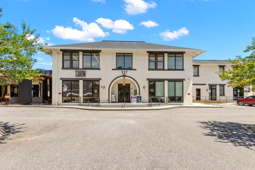 327 11th Ave N, Saint Petersburg, FL for lease - Primary Photo - Image 1 of 25