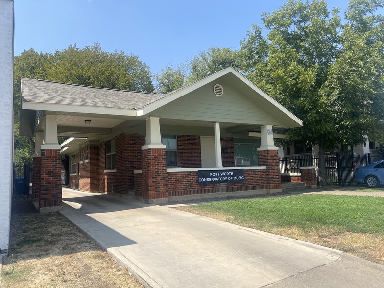 2816 Hemphill St, Fort Worth, TX for sale - Building Photo - Image 1 of 6