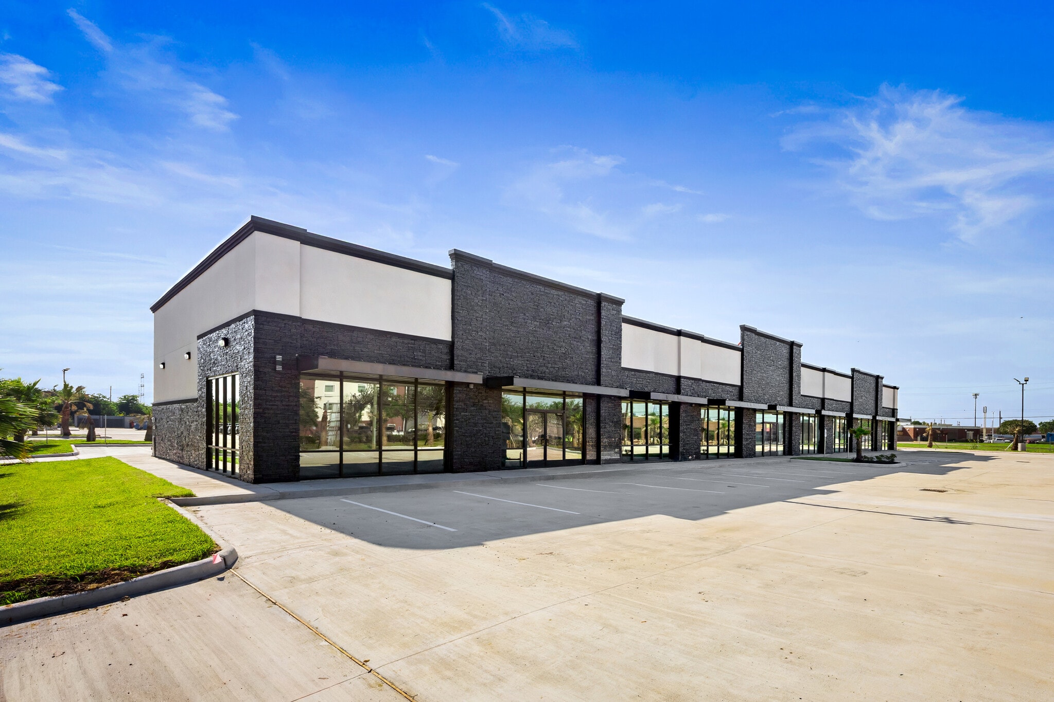 1247 S 13th St, La Porte, TX for lease Building Photo- Image 1 of 16
