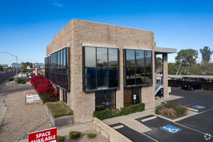 2701 E Speedway Blvd, Tucson, AZ à vendre - Photo principale - Image 1 de 8