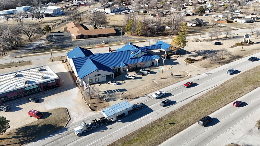 650 S Cherokee St, Catoosa, OK à louer - Photo du bâtiment - Image 2 de 10
