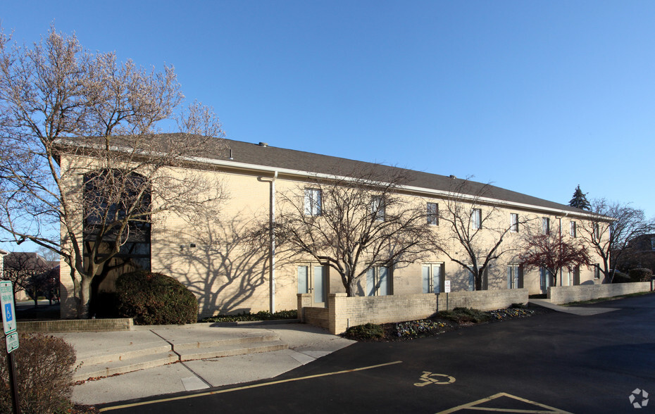 3040 Riverside Dr, Upper Arlington, OH for lease - Building Photo - Image 3 of 17