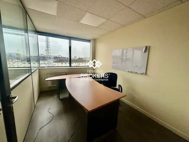 Office in Cergy for lease - Interior Photo - Image 2 of 8
