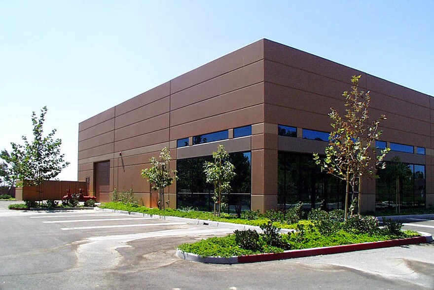 80 Empire Dr, Lake Forest, CA à louer - Autre - Image 2 de 8