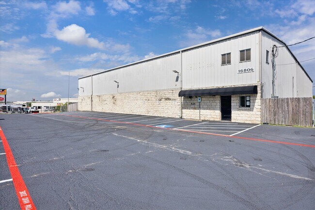Plus de détails pour 16806 I-35 S, Buda, TX - Industriel à louer