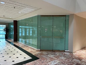 2101 Richmond Rd, Beachwood, OH for lease Interior Photo- Image 1 of 3