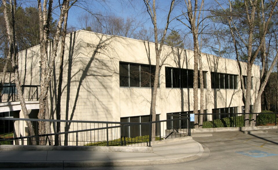 777 Franklin Rd SE, Marietta, GA à vendre - Photo du bâtiment - Image 2 de 4