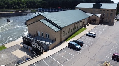 425 W Water St, Appleton, WI for lease Building Photo- Image 1 of 4