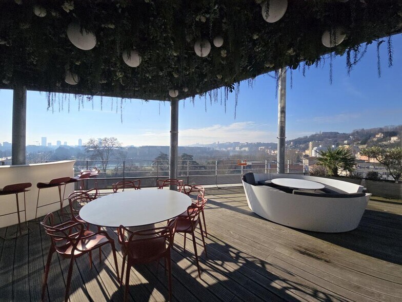5 Avenue De Poumeyrol, Caluire-et-Cuire for sale - Building Photo - Image 1 of 12