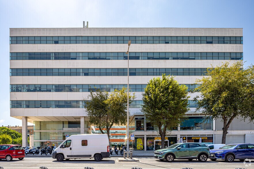 Carrer de Tirso de Molina, 3, Cornellà de Llobregat, Barcelona for lease - Building Photo - Image 3 of 4