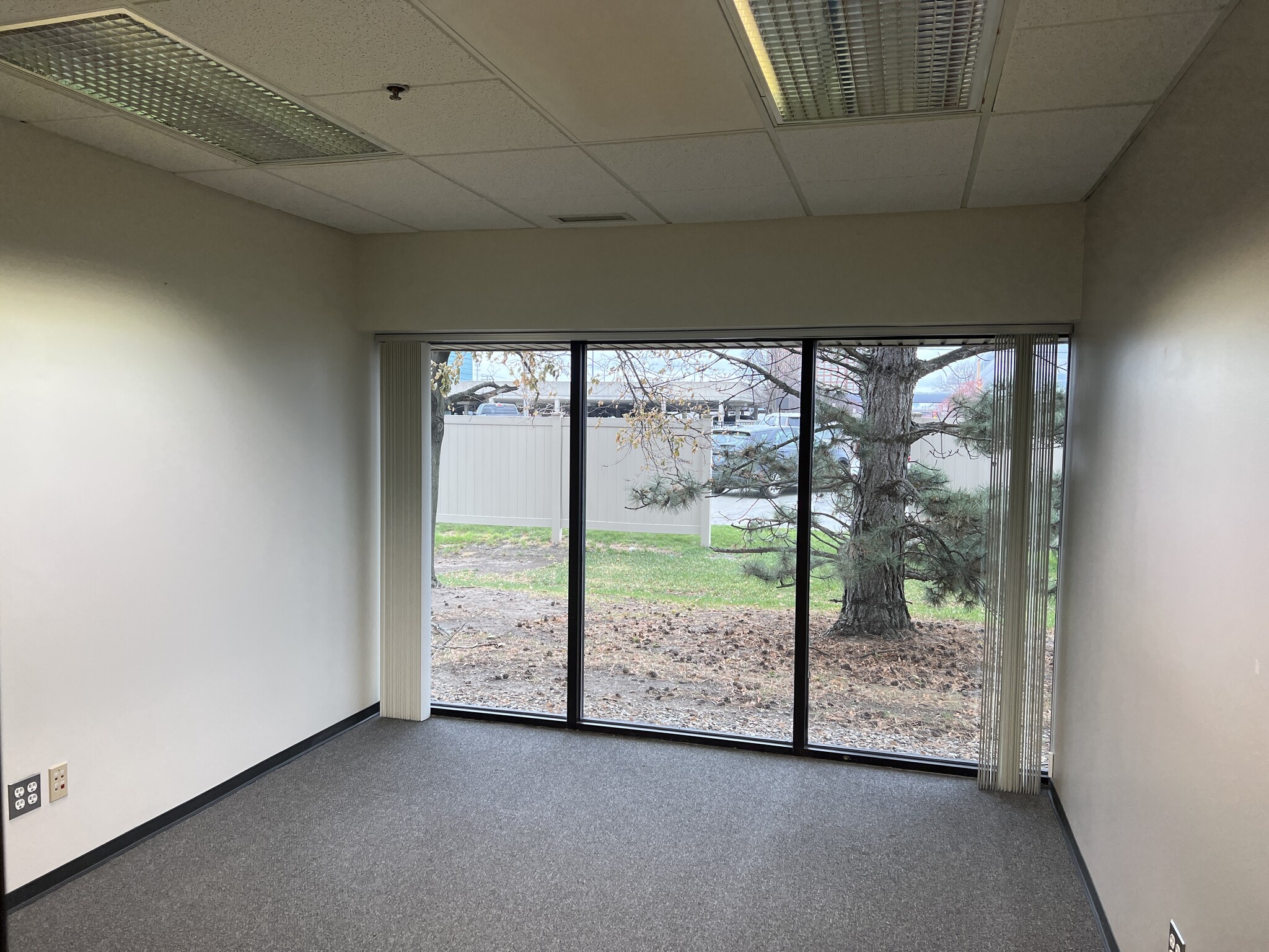 200 E Big Beaver Rd, Troy, MI for lease Interior Photo- Image 1 of 1