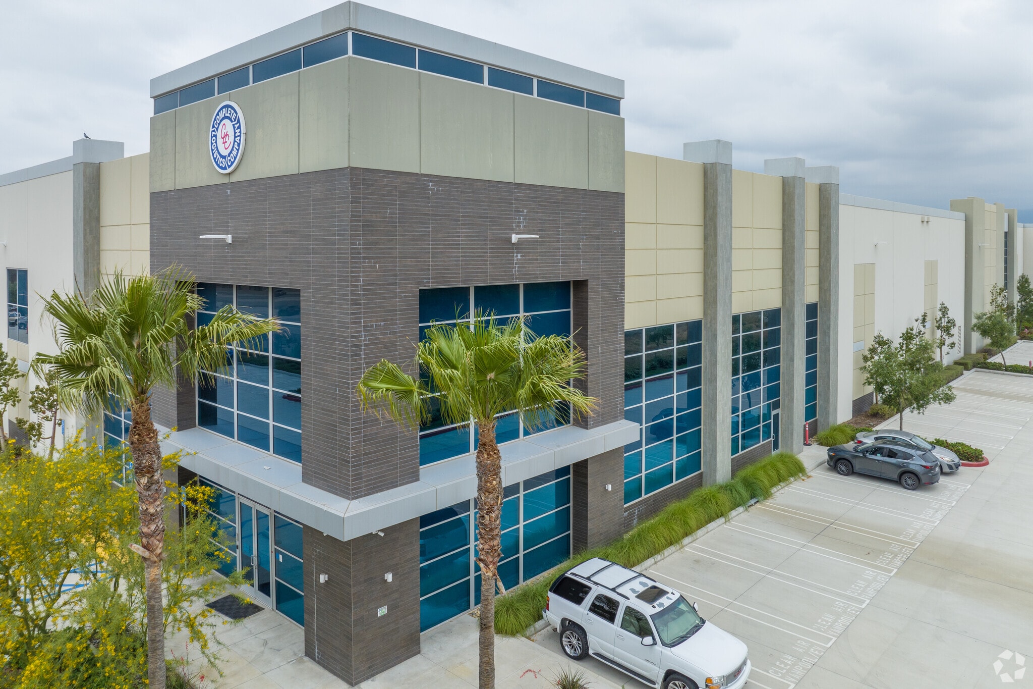 15895 Valley Blvd, Fontana, CA for lease Building Photo- Image 1 of 9