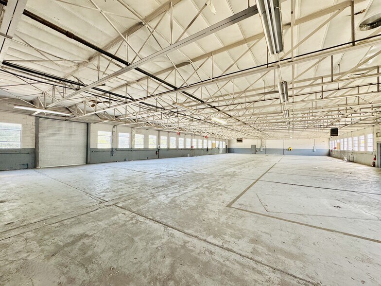 3261 Philips Hwy, Jacksonville, FL à louer - Photo du bâtiment - Image 3 de 5
