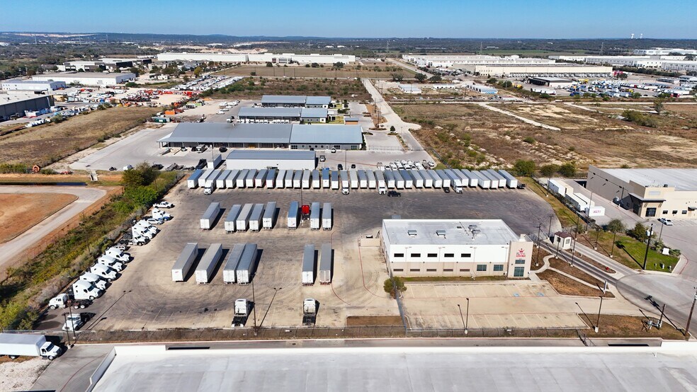 16915 Alamo Pkwy, Selma, TX à louer - Photo du bâtiment - Image 2 de 4