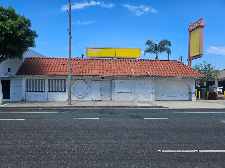Retail Shadow-Anchored by Starbucks portfolio of 2 properties for sale on LoopNet.ca - Building Photo - Image 3 of 4