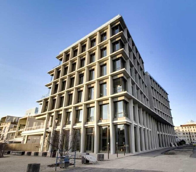 Commerce de détail dans Villeurbanne à louer - Photo du bâtiment - Image 2 de 3