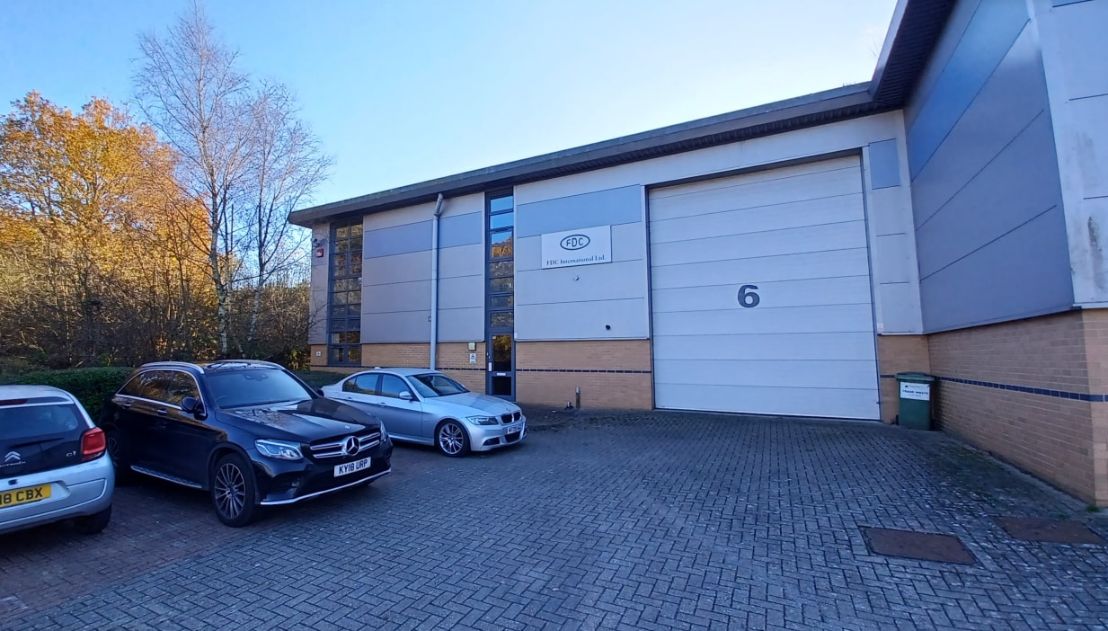 6-9 Solent Way, Fareham à louer Photo principale- Image 1 de 2