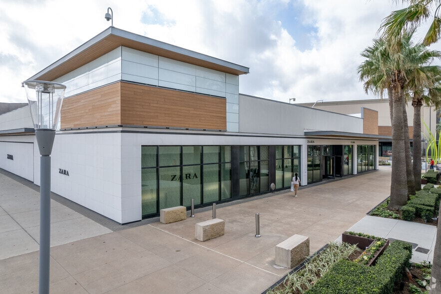 500 Baybrook Mall, Friendswood, TX for lease - Building Photo - Image 2 of 9