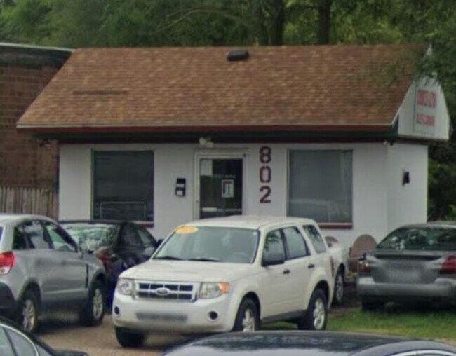 More details for 802 Portage St, Kalamazoo, MI - Retail for Sale
