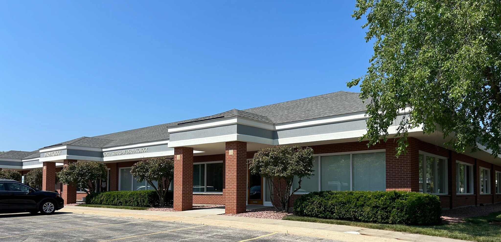 103 S Greenleaf Ave, Gurnee, IL à louer Photo du bâtiment- Image 1 de 2