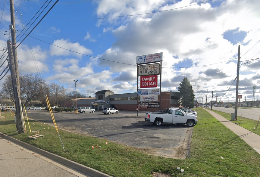 2700 Pine Grove Ave, Port Huron, MI for sale - Building Photo - Image 1 of 5