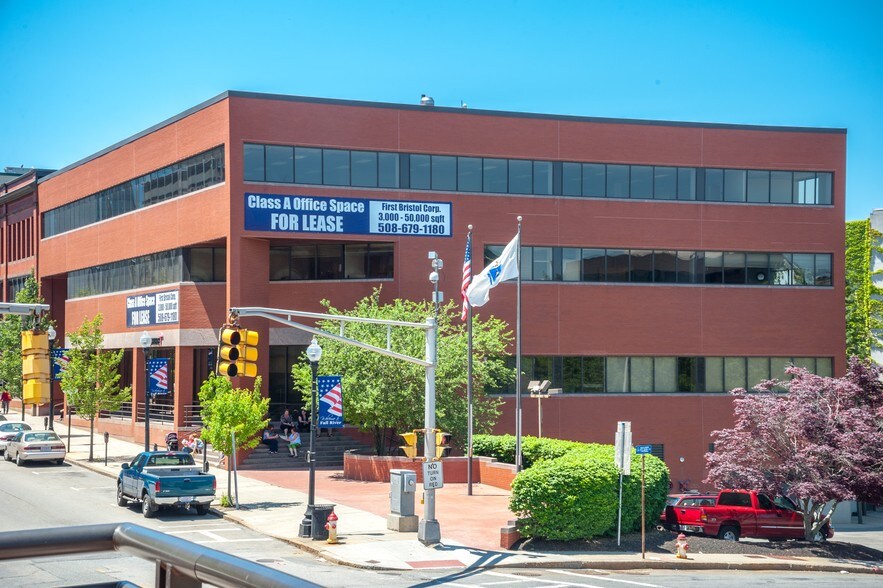 99 S Main St, Fall River, MA à louer - Photo du bâtiment - Image 2 de 8