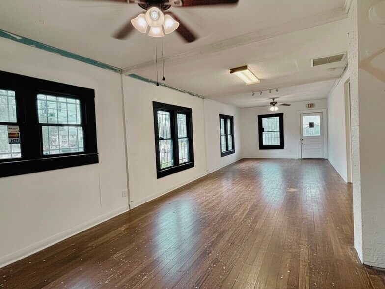 490 N Spring Garden Ave, Deland, FL à vendre - Photo du bâtiment - Image 3 de 28