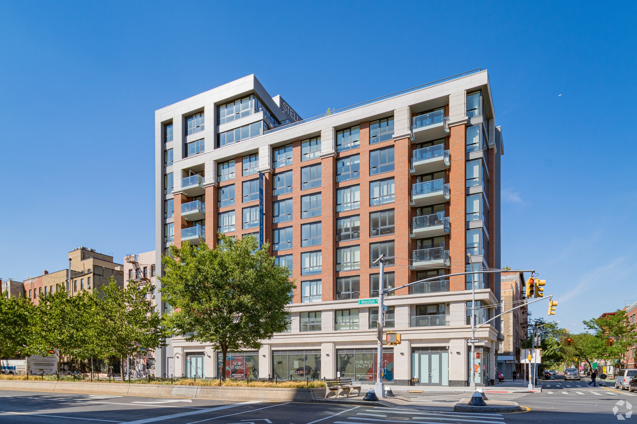 350 E Houston St, New York, NY à louer Photo du bâtiment- Image 1 de 27