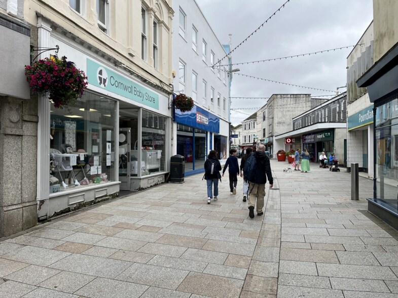 28-30 Fore St, St Austell à louer - Photo du bâtiment - Image 2 de 4