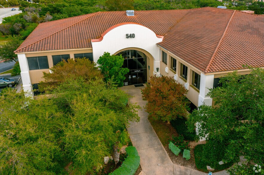 540 Oak Centre Dr, San Antonio, TX à louer - Photo du bâtiment - Image 3 de 15