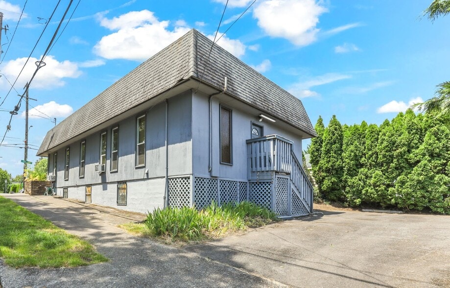5848 SE Milwaukie Ave, Portland, OR for sale - Building Photo - Image 3 of 4